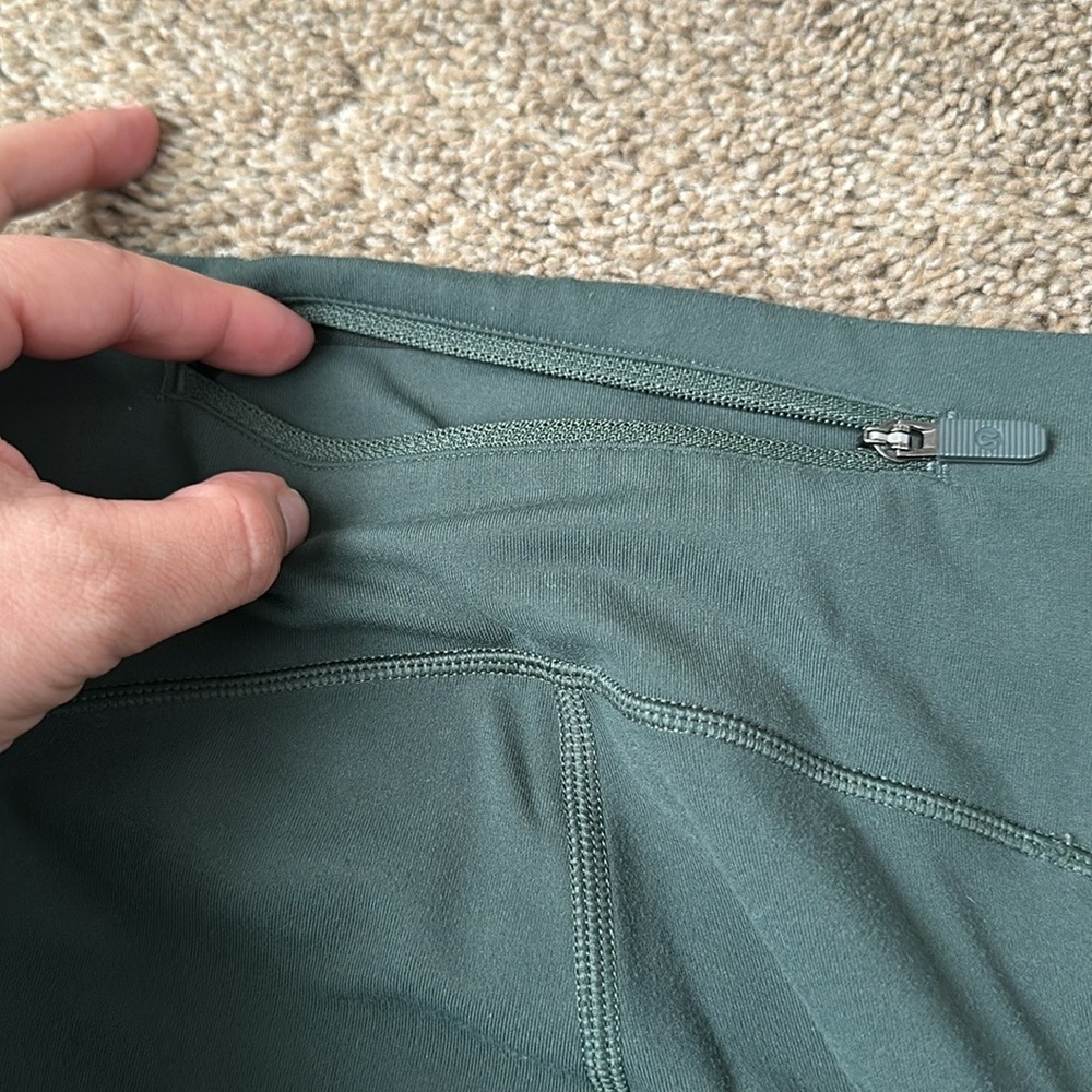 Lululemon leggings women size 8 - Picture 5 of 7